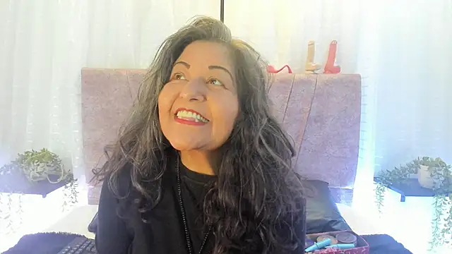 Victoriaa Anderson online show from April 6, 1:45 pm