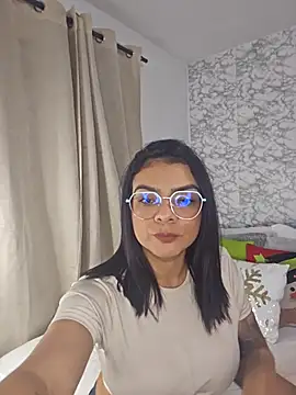 sofiaalarson online show from December 3, 12:57 am