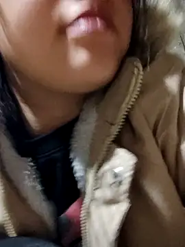 yelow-bee online show from December 15, 11:04 am