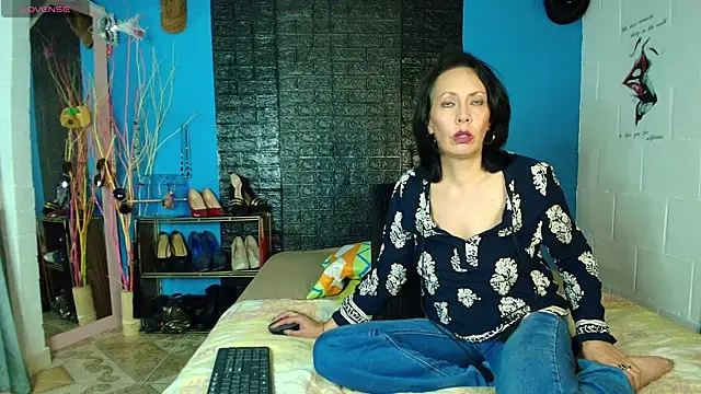 Jhanne Cherry  online show from April 9, 5:32 am