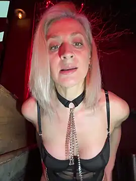 HOTLadyluna online show from April 16, 8:30 pm