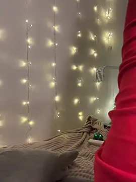 yoyogirlx online show from December 19, 2:09 pm