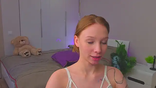 LilyPoetry  online show from November 22, 3:37 pm