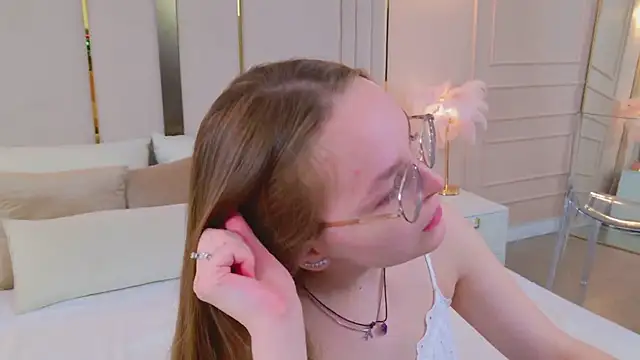 MadisonSmitt online show from April 17, 5:09 am