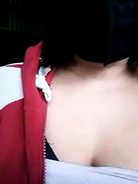 YuCii2k1 online show from November 18, 8:37 am