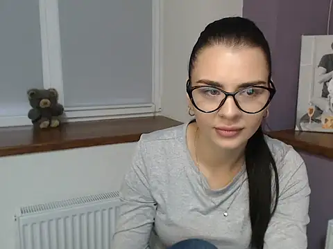 divina kira online show from November 28, 8:28 am