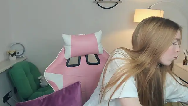 LavetaShiroma online show from November 24, 9:39 pm