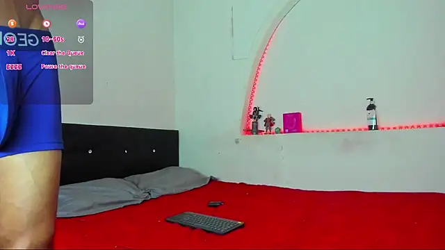 kaiborman00 online show from March 28, 3:06 am