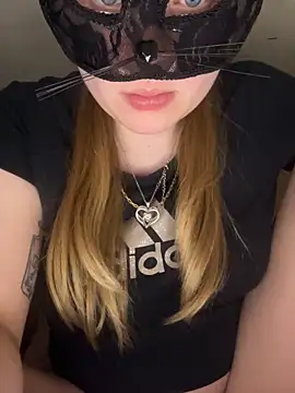 secretcouple 00 online show from April 15, 12:00 am