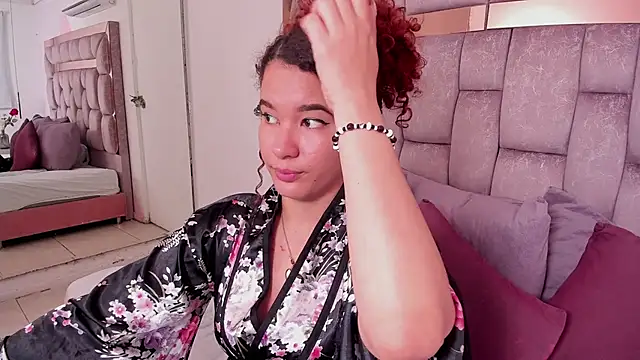 avrilwaynee online show from February 14, 12:29 pm