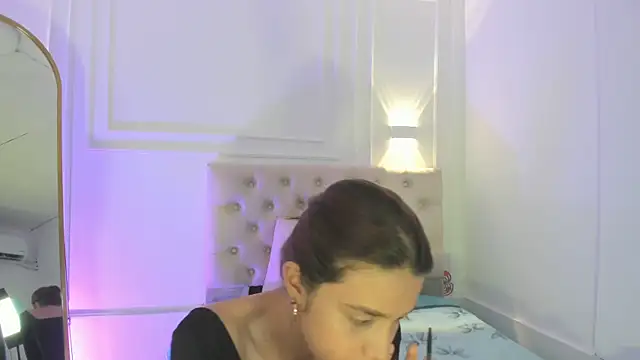 nicolvibes 212 online show from February 18, 9:25 pm