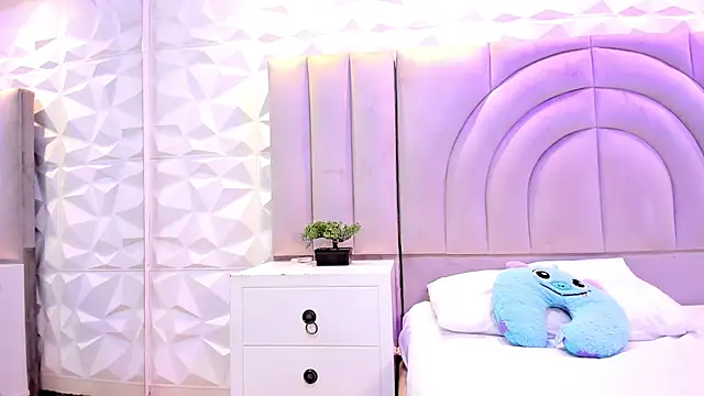 roxyflame  online show from February 1, 7:12 pm