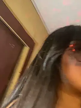 Snapshot of Felinamiau chatting on February 9, 4:48 am Felinamiau online show from February 9, 4:48 am