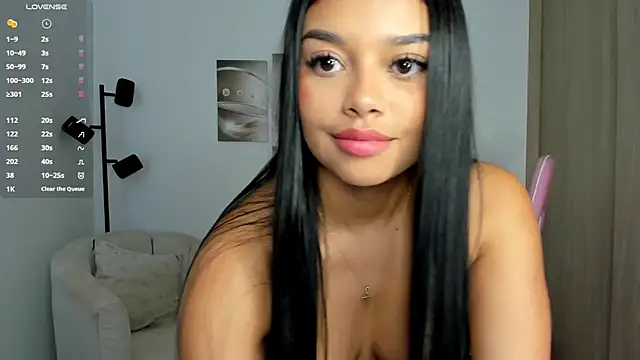 haileyflorez  online show from May 24, 4:28 pm