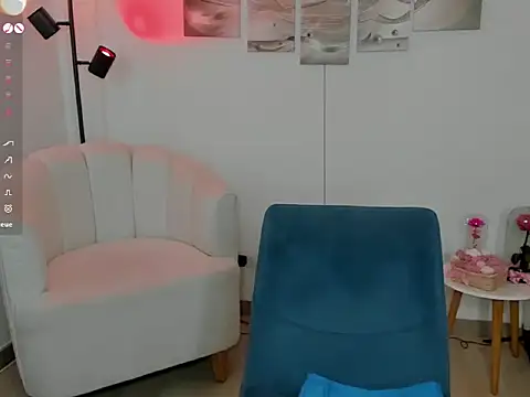 haileyflorez  online show from January 31, 7:11 pm