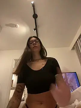 fer-nanda online show from April 13, 9:48 pm