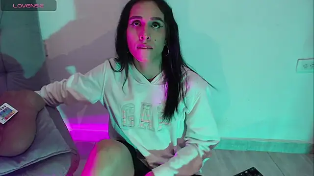 Isabella Hillss online show from April 9, 1:52 am