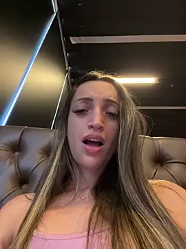 BelleLouise13 online show from April 9, 7:30 pm