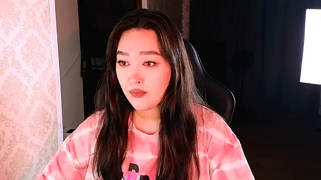 Emma Uilson online show from November 23, 12:40 pm