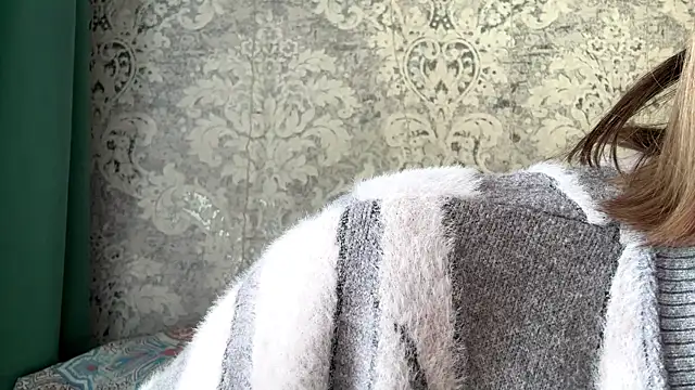 Emily lyy online show from December 14, 9:04 am