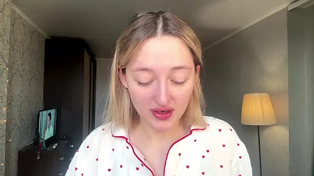 Emily lyy online show from November 24, 9:33 am