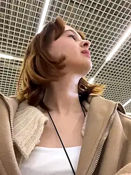 hani obsessed online show from December 5, 9:32 am