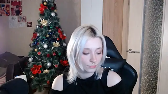 SophiaLur online show from January 6, 4:32 pm