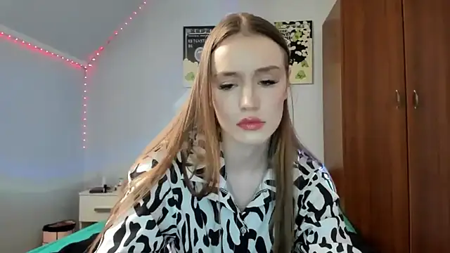 tinyglow online show from February 15, 4:06 pm