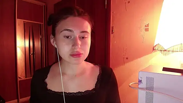 KristinaScott online show from April 5, 5:12 pm