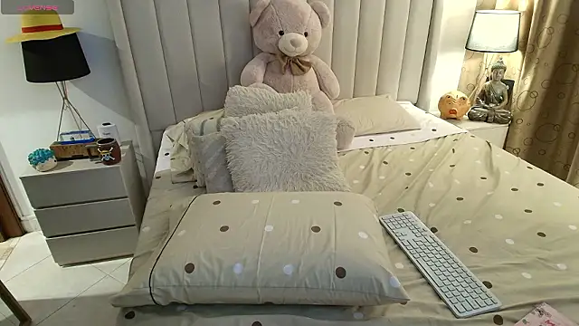 Emyii  online show from March 21, 8:19 am