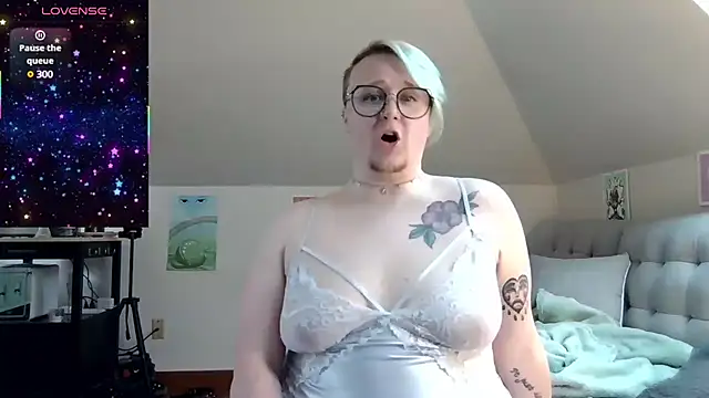 queerlyjaz online show from April 21, 5:53 pm