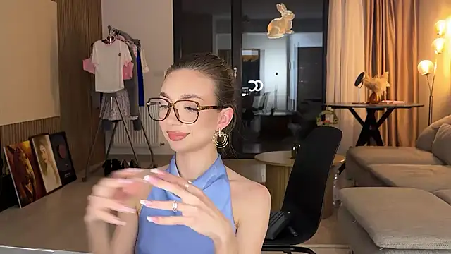 Jolienne online show from April 14, 9:15 pm