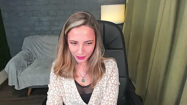 amelia meili online show from November 19, 1:00 pm