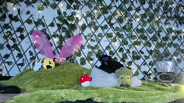 LittlePeach  online show from March 24, 11:15 am