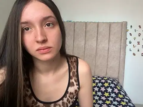 Glowsiren online show from November 19, 2:28 pm