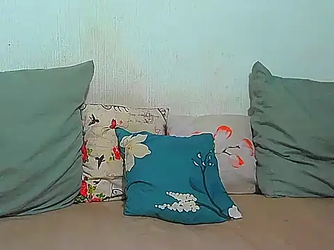 BrunetteNaomi8 online show from April 8, 8:11 pm