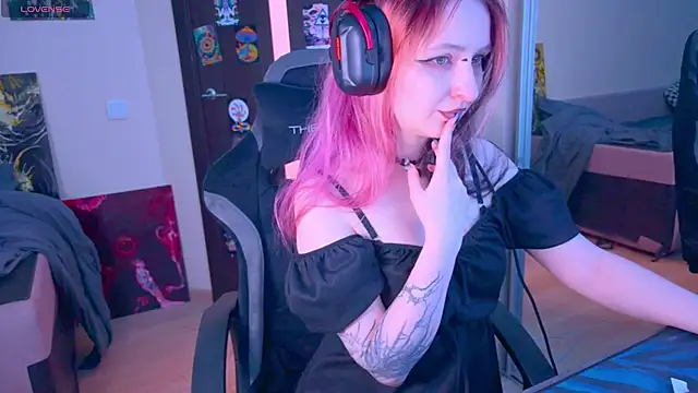 lavender monster online show from April 22, 6:05 pm