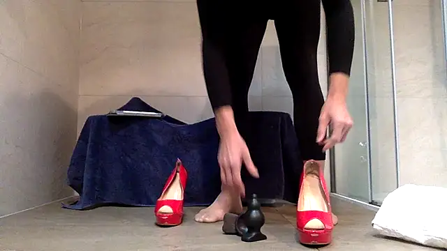 AsiaSlavePantyhosed online show from November 29, 8:51 am