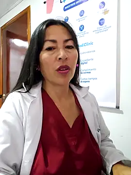 JustSamantha  online show from April 10, 11:16 am