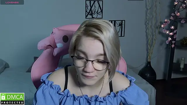 Megan Lora online show from January 16, 1:01 am