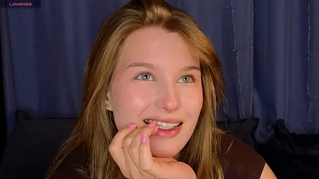 ImiMonroe online show from April 30, 4:18 am