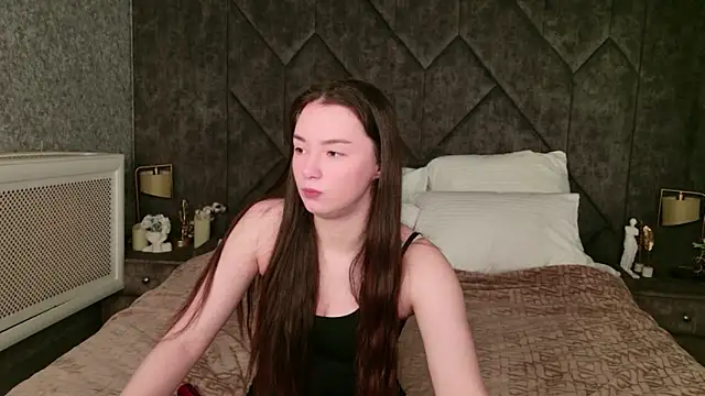 Amber Bond online show from February 6, 5:55 am