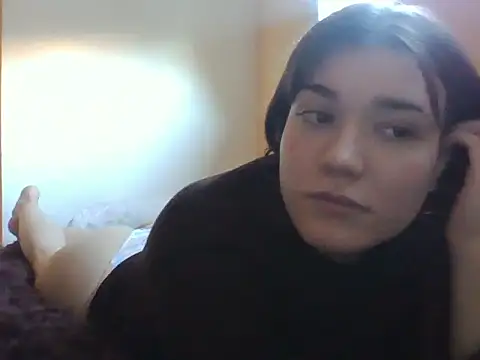 frutillitaaok  online show from March 11, 9:39 pm