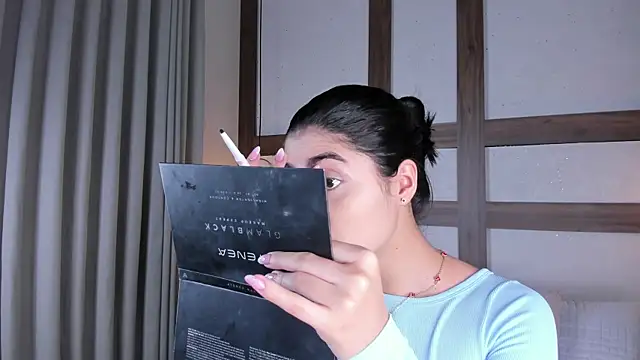 SarhaVega online show from December 22, 1:25 pm