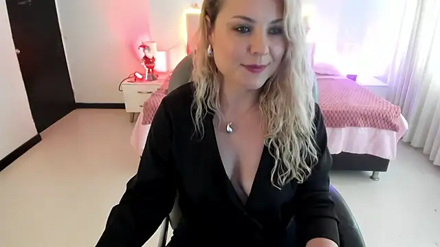 Violeta Hotter online show from December 18, 1:38 pm