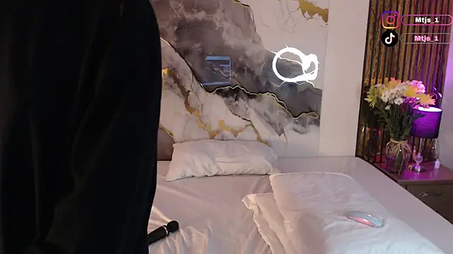 MiticaBrennet  online show from April 15, 4:24 am