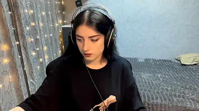 Meowluly online show from November 30, 9:19 pm