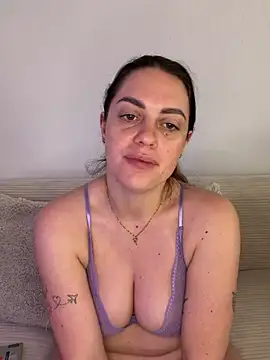 laraslittlesecrett online show from April 7, 10:39 am