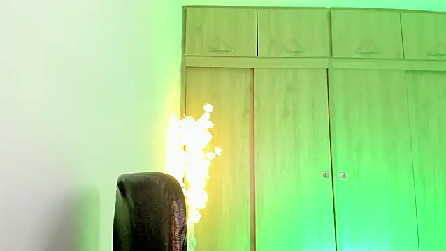 MaddieHunter online show from April 19, 1:22 pm