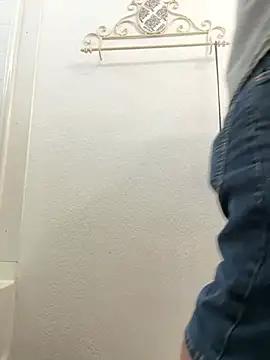 2addictivelyhorny online show from April 15, 8:20 pm